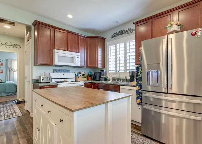 Holiday home 6 Mi To Dtwn Tempe: Dog-friendly Retreat W/ Yard! *