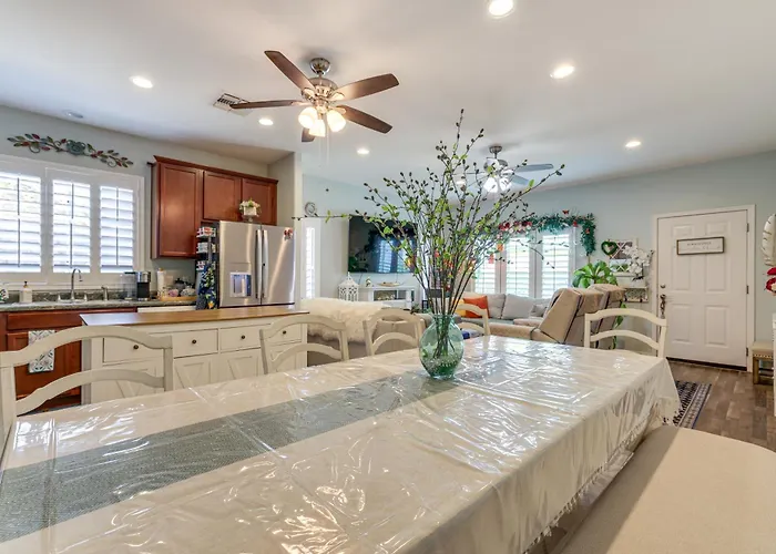 Holiday home 6 Mi To Dtwn Tempe: Dog-friendly Retreat W/ Yard!