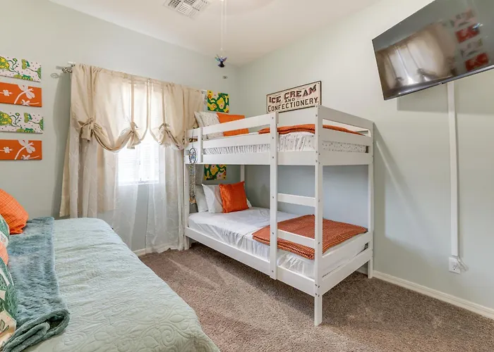 Holiday home 6 Mi To Dtwn Tempe: Dog-friendly Retreat W/ Yard!