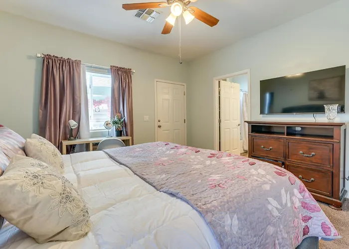 Holiday home 6 Mi To Dtwn Tempe: Dog-friendly Retreat W/ Yard! *